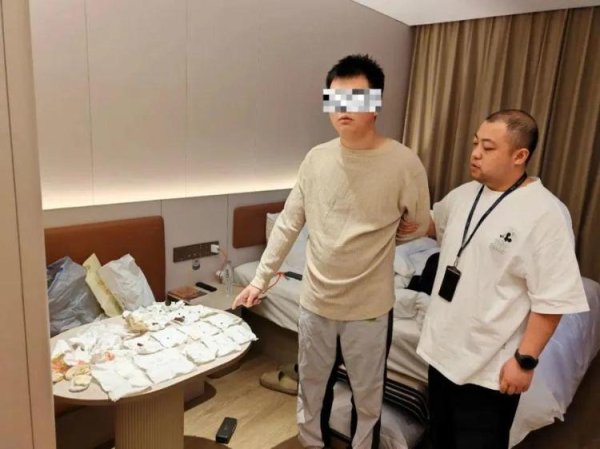 开云体育里面包裹着死蟑螂、蝉、头发丝、使用过的避孕套等脏物-开云「中国」kaiyun体育网址-登录入口