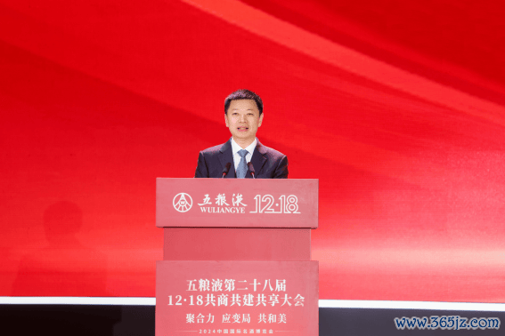 图为宜宾市委副秘书、市政府市长廖文彬